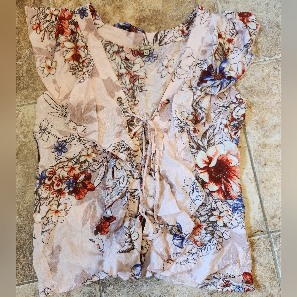 Floral ruffled top